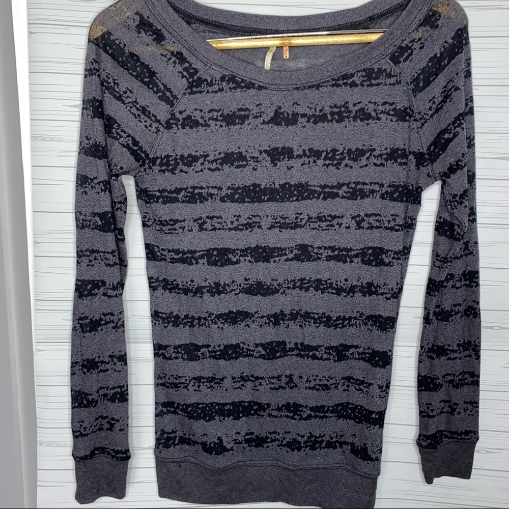 Free People L Large Striped Gray Top Sweater Knitted